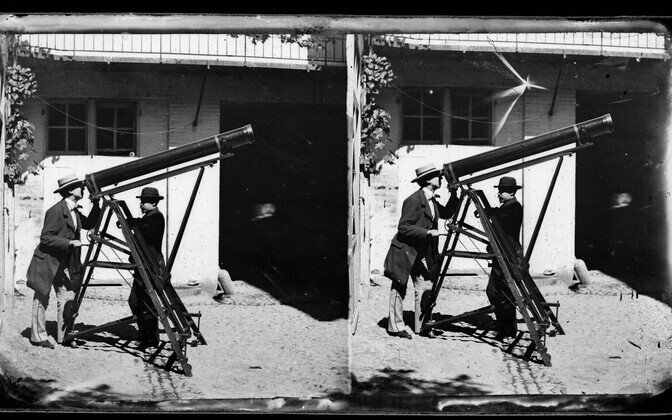 Inimesed vaatlemas 1860. aasta päikesevarjutust Prantsusmaal.