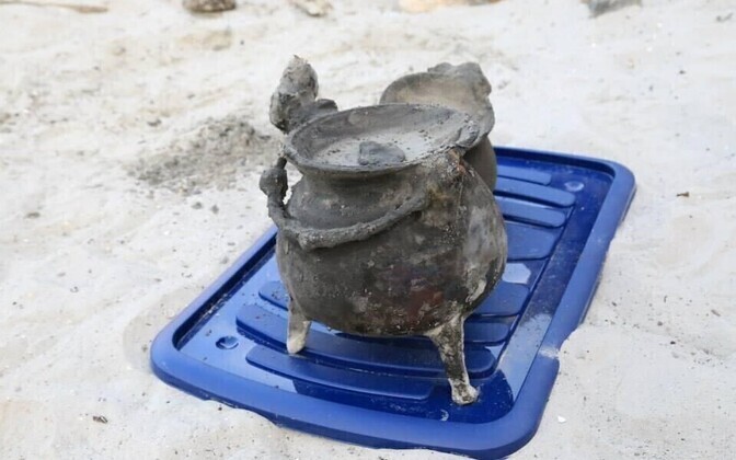 A medieval cooking and serving pot.