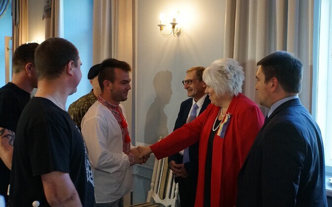 Марина Кальюрнанд и Павел Климкин побывали у украинских раненых.