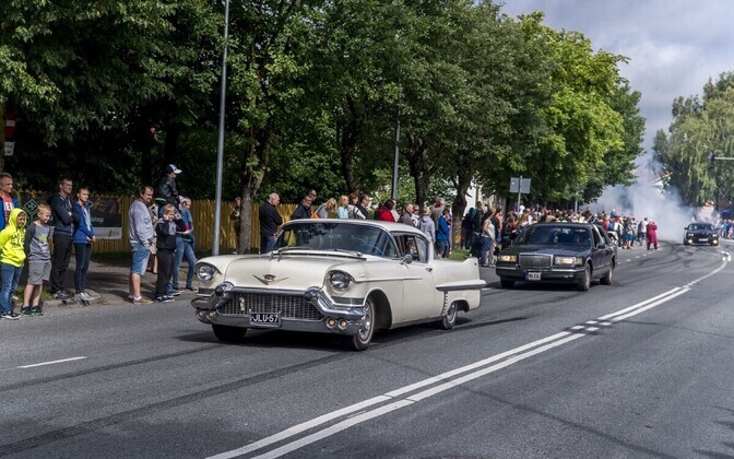 В Хаапсалу съехались десятки автомобилей, произведенных в США в разные годы