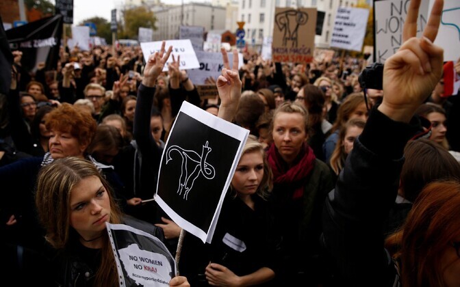 Poolas avaldati meelt abordi täieliku keelustamise vastu.