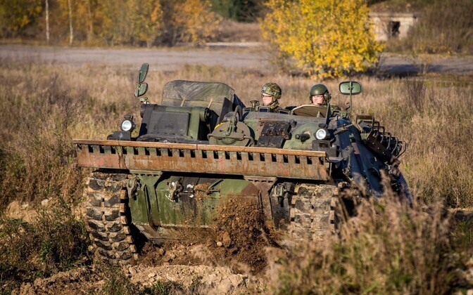 Kaitseväe 1. jalaväebrigaad tutvustas jalaväe lahingumasinaid CV9035.