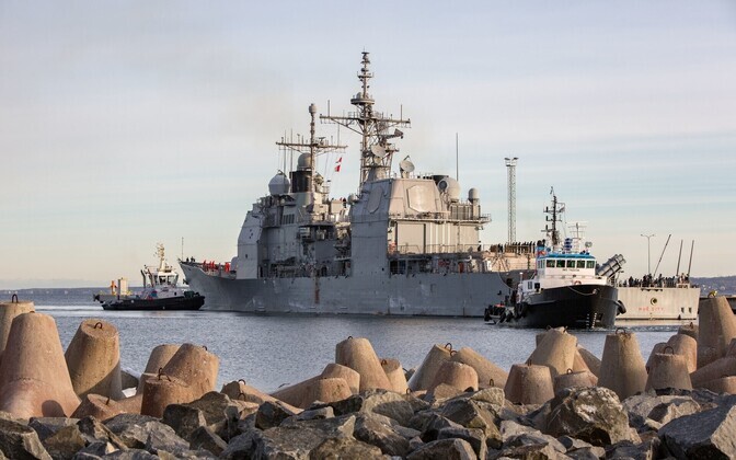 The U.S. Navy's USS Hué City berthed in Tallinn on Wednesday. Feb. 22, 2017.
