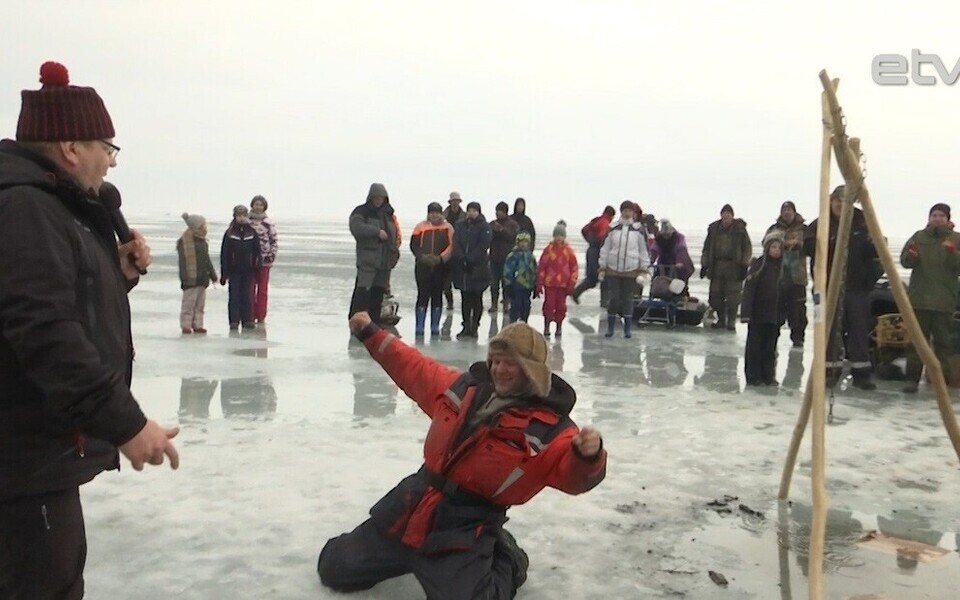 В Эстонии многим нравится зимняя рыбалка.