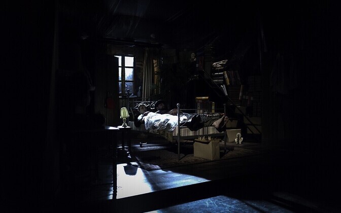 Сцены из спектакля 