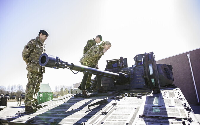 Wessexi krahvinna külastas Tapa sõjaväelinnakut.