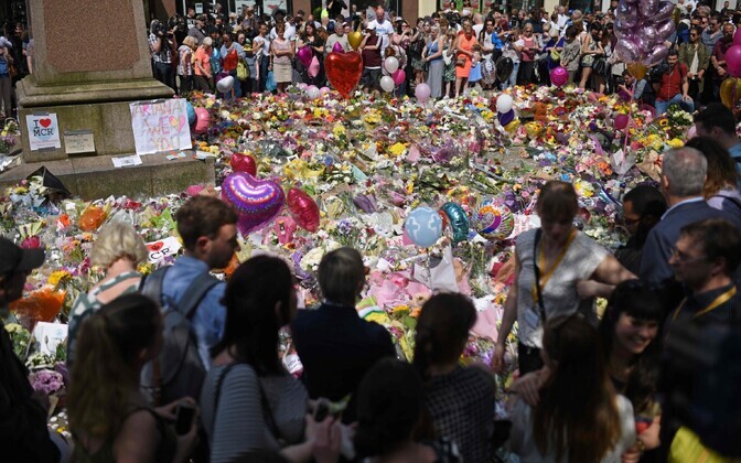 Vaikuseminut Manchesteri terrorirünnaku ohvrite mälestamiseks.