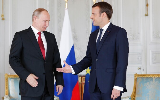 Macron võõrustab Putinit Versailles' lossis.