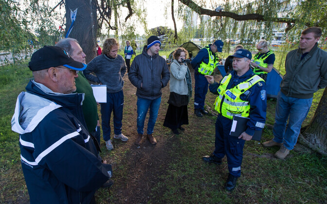 Полиция потребовала от защитников дерева убрать палаточный лагерь.