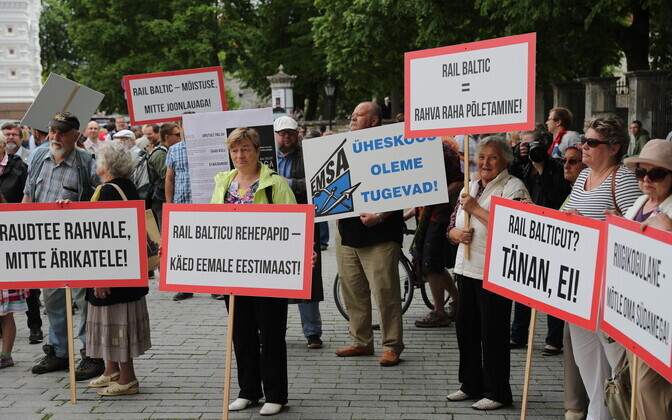 Противники строительства Rail Baltic.