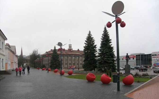 Jõhvi värviküllane keskväljak.