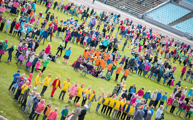 Репетиция танцоров Молодежного праздника песни и танца.