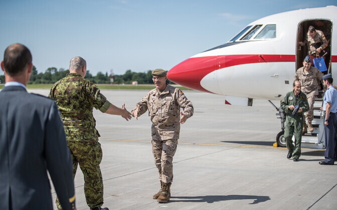 Hispaania kaitseväe juhataja tegi kiirvisiidi Ämari lennubaasi.