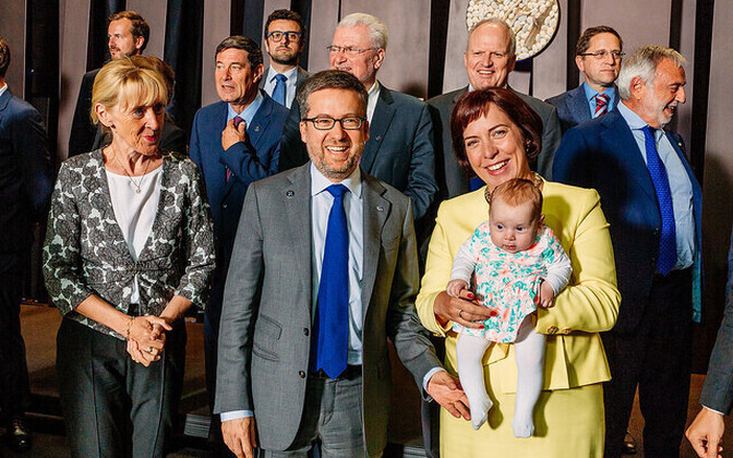 Teadusministrid eesistumise perepildiks valmistumas.