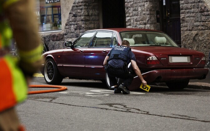 Helsingis sõitis auto jalakäijatele otsa.