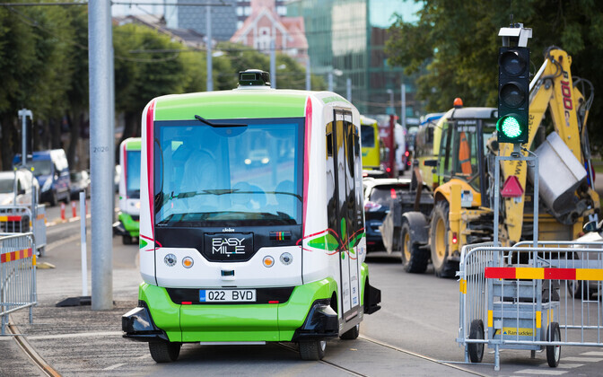 Беспилотный автобус на бульваре Мере.