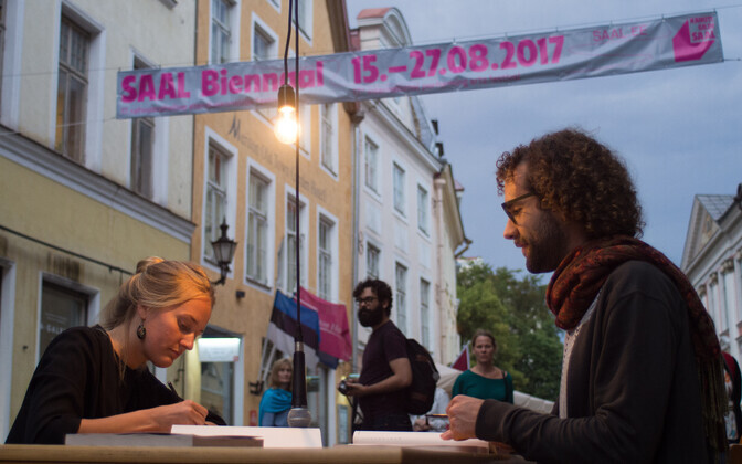 ASIA BAŚ, KADRI NOORMETS, GABRIEL DA LUZ AIR WITH CONTENT 10 degree something. Saal biennaal.