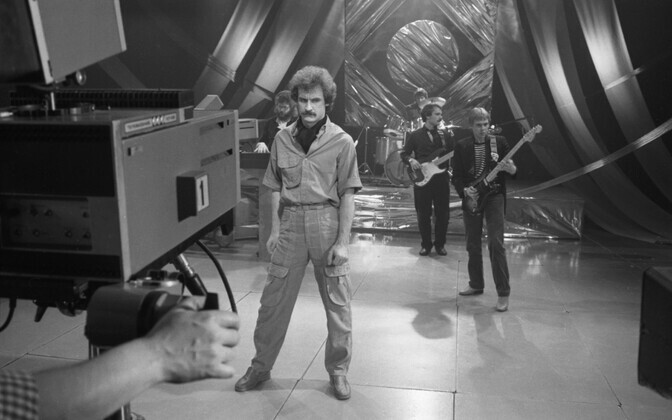 Laulja Urmas Alender ja ansambel Ruja saates 