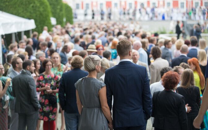 Presidendi vastuvõtt roosiaias. Eesti Taasiseseisvumispäev.