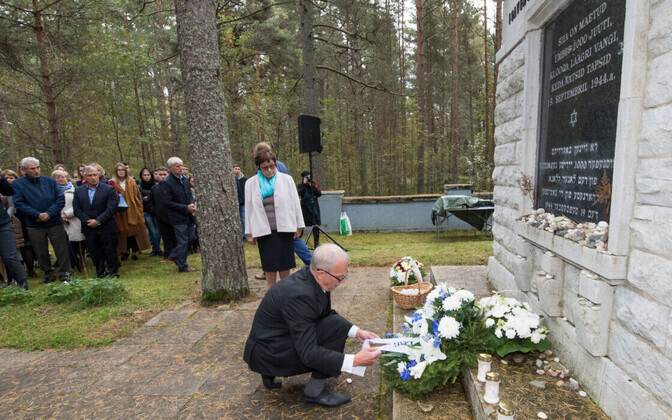 В Эстонии почтили память жертв массового расстрела и сожжения евреев в концлагере Клоога
