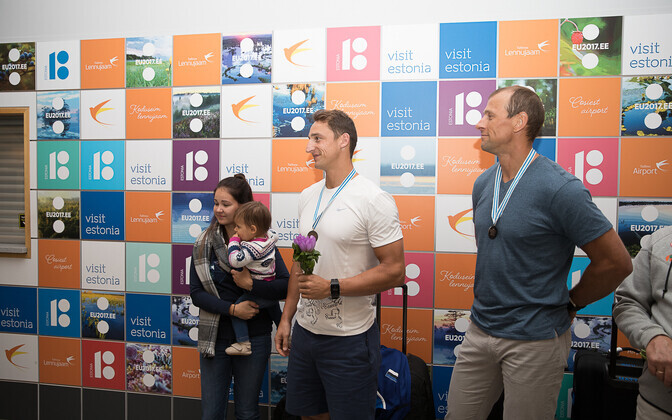 MM-pronksi võitnud sõudjad jõudsid koju