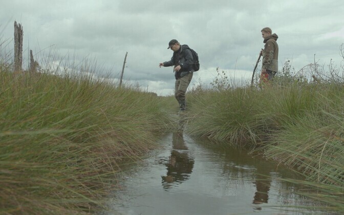 Esimene kraaviületus. Saab märjemat kohta ka tunda. Tööd pole veel pihta hakanudki, aga toimetaja Sander Loite on juba täiesti higine.