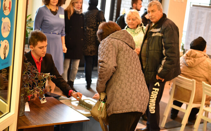 Нарвитяне голосуют на муниципальных выборах.