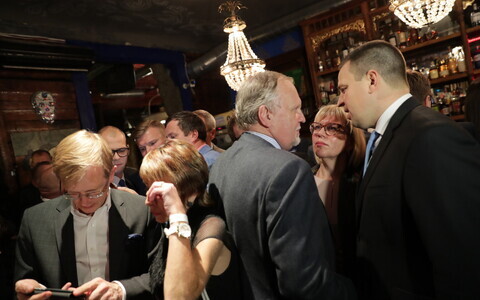 Prime Minister Jüri Ratas (first right) at the Center Party's election party, Oct. 15, 2017.