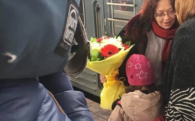 Изабелла уехала с матерью в Москву.