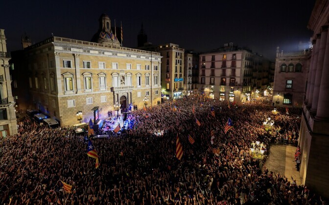 Juubeldav rahvas Barcelonas.