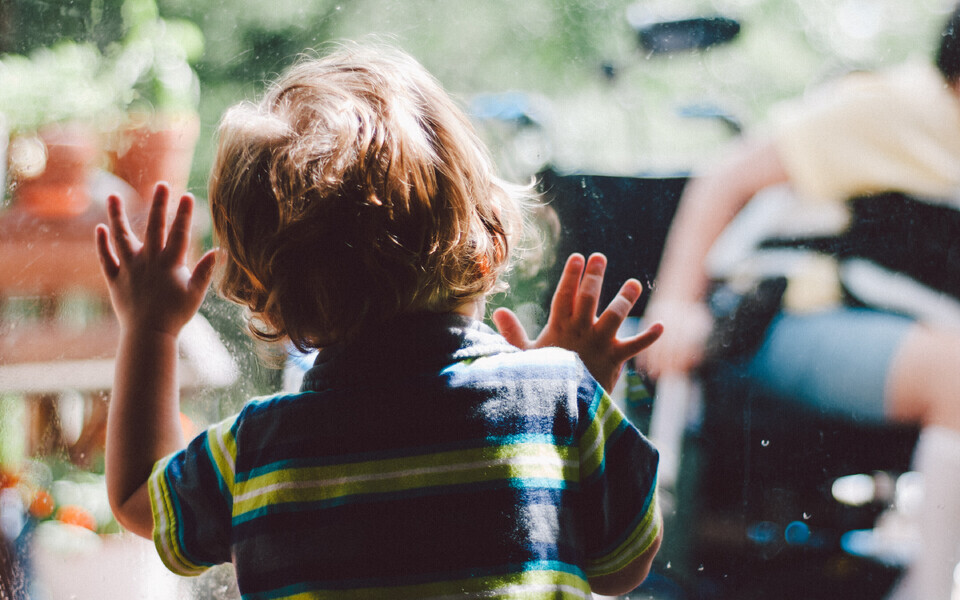 Родители детей с ограниченными возможностями протестуют против нового закона.