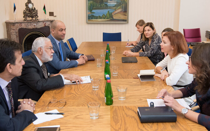 Министр иностранных дел Ливии Мухамед Таха Сиала на встрече с депутатами Рийгикогу.