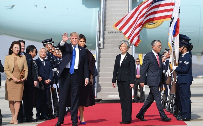 USA president Donald Trump saabus Lõuna-Koreasse.