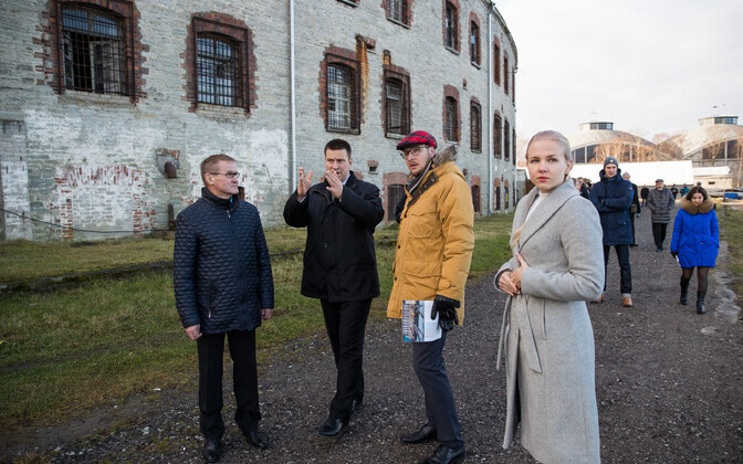 Peaminister Patareiga tutvumas.