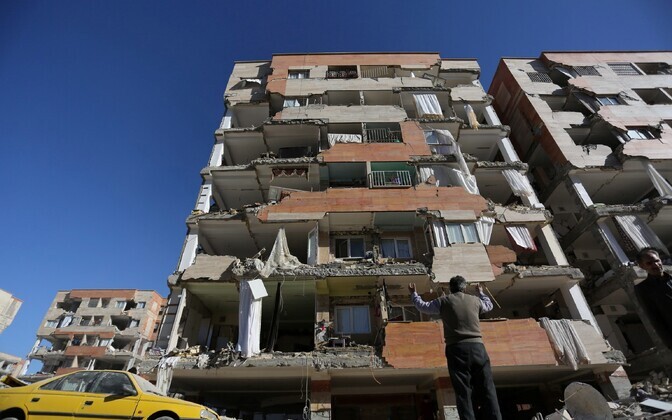 Поврежденная витрина магазина в Халабдже в Иракском Курдистане.