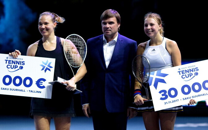 В выставочном матче двух сильнейших теннисисток победила Кайа Канепи.