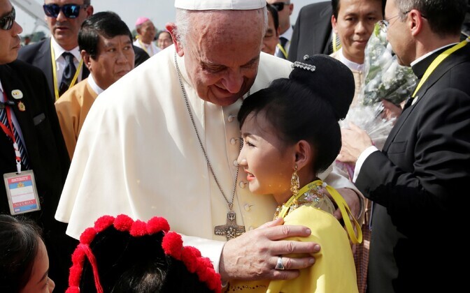 Paavst Franciscus saabus Birmasse.