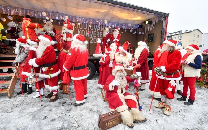 Шествие Санта-Клаусов в Раквере