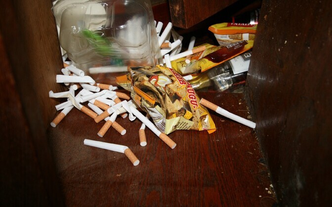 В Пюсси мужчина заснул на диване с не потушенной сигаретой и умер.