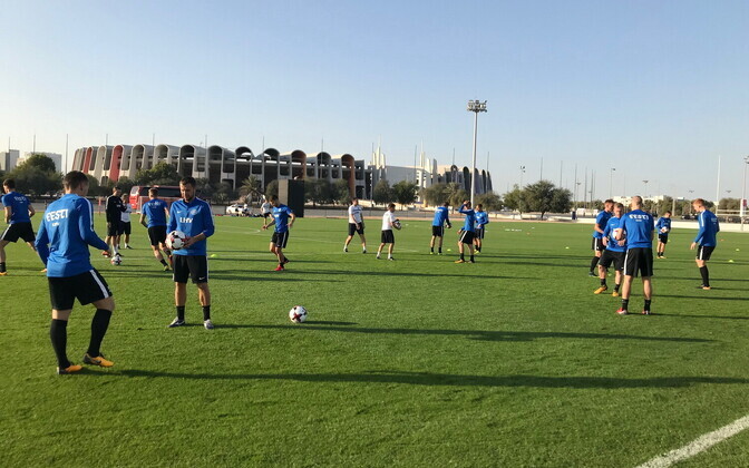 Сборная Эстонии по футболу на тренировке в Абу-Даби.