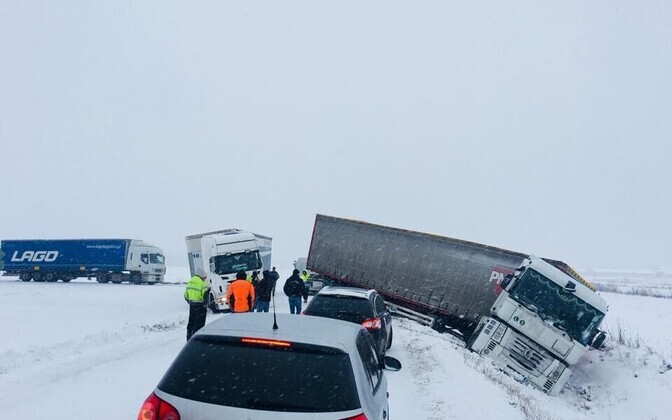 Libe tee tõi kaasa palju liiklusõnnetusi.