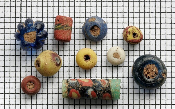 Pildid Canterbury areholoogiafondist pärast jaanuari lõpul toimunud sissemurdmist. Kaasa viidi üle 850 anglo-saksi klaashelme, münte, metall- ja luuesemeid. Kahju tekitati ka säilikute segipaiskamisega.