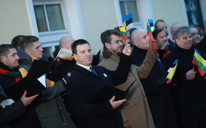 Valitsuse liikmed laulsid Leedu 100. aastapäeva puhul Leedu hümnio