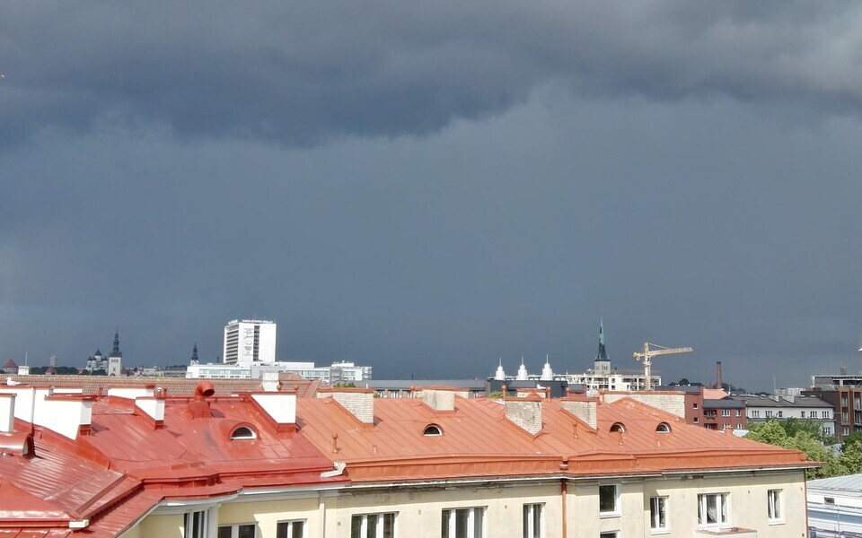 Vihmapilved pealinna kohal.