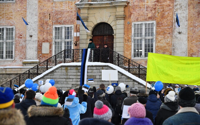 Праздник на ратушной площади в Нарве.