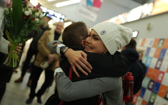 В ночь на вторник в Таллиннском аэропорту встретили конькобежку Саскиу Алусалу.