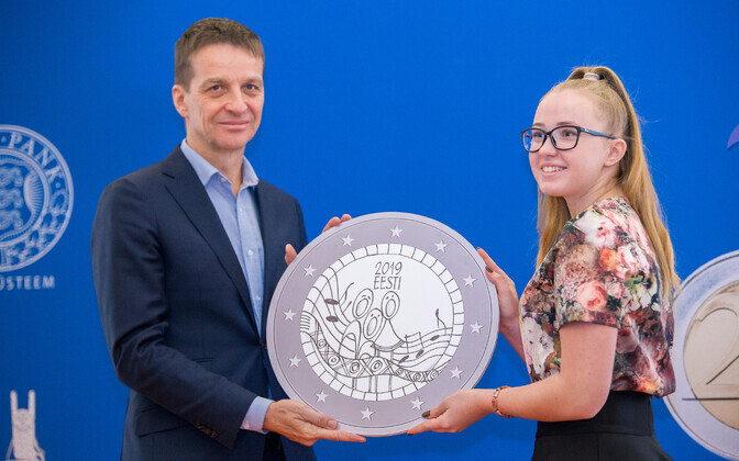 Eesti Pank autasustas juubelimündi kujunduskonkursi finaliste.