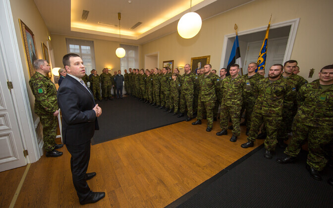 Peaminister Jüri Ratas tunnustas missioonidel käinud sõdureid.