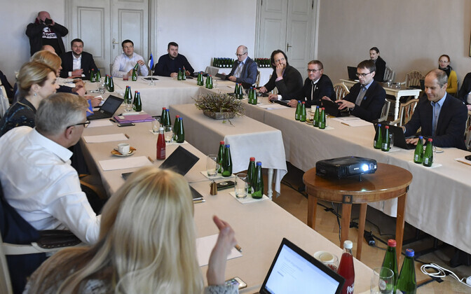 Кабинет министров и представители парламентских фракций обсудили бюджетную стратегию на мызе Сагади