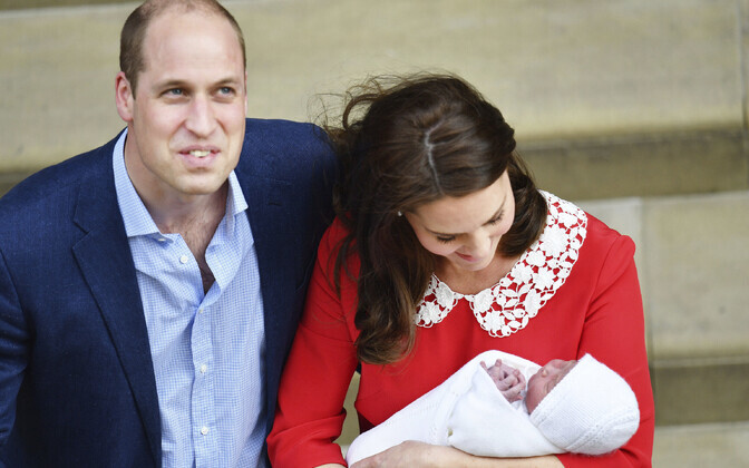 Hertsoginna Katherine ja prints William koos vastsündinud printsiga